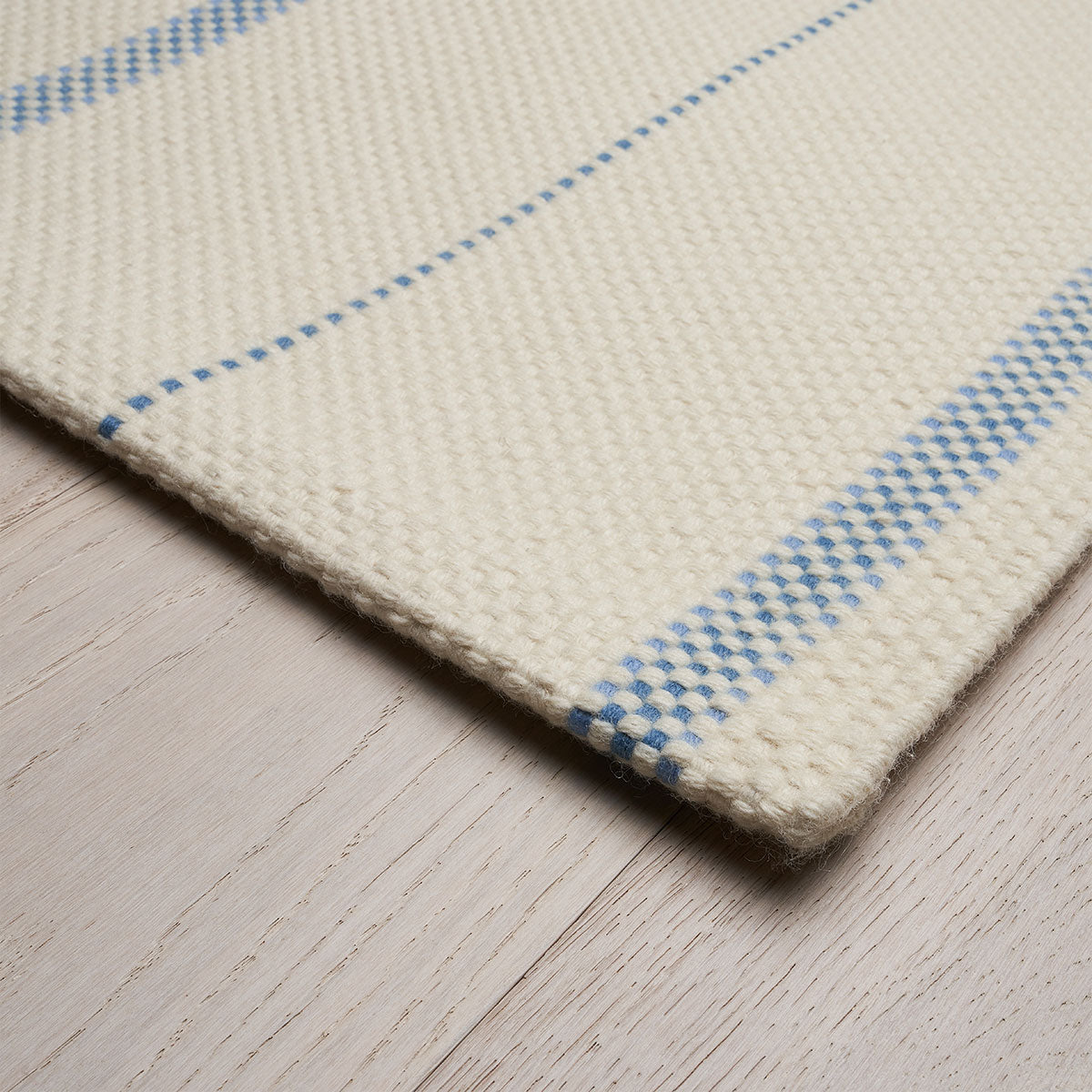 Avior Stripe